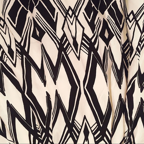 Black and White Geometric Print Dress - Picture 4 of 4